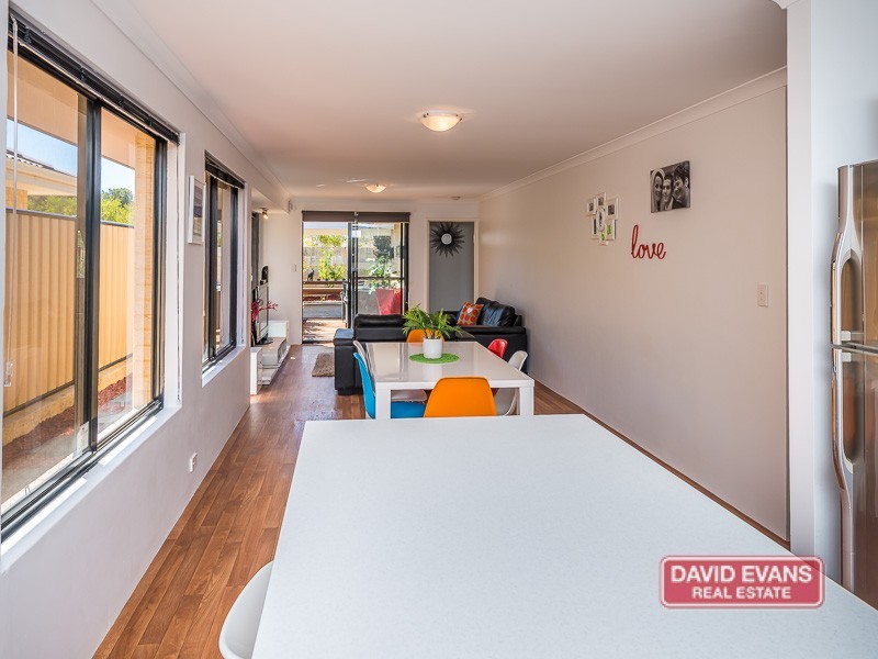 34 Lauderdale Ramble, Carramar WA 6031