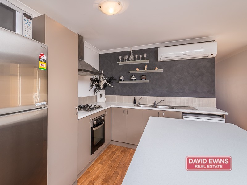 34 Lauderdale Ramble, Carramar WA 6031