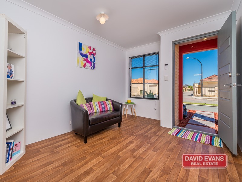 34 Lauderdale Ramble, Carramar WA 6031