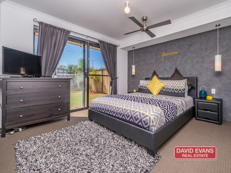 34 Lauderdale Ramble, Carramar WA 6031