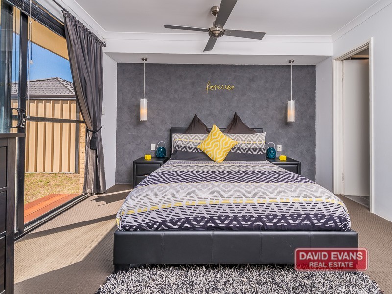 34 Lauderdale Ramble, Carramar WA 6031