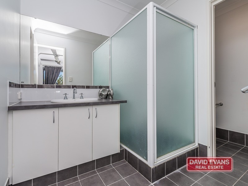 34 Lauderdale Ramble, Carramar WA 6031