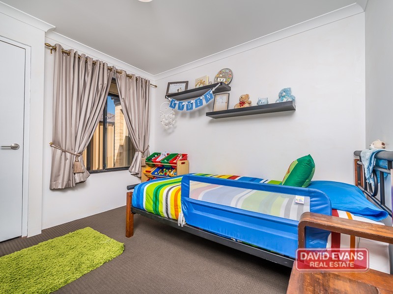 34 Lauderdale Ramble, Carramar WA 6031