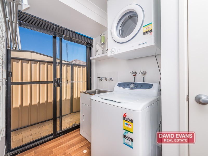 34 Lauderdale Ramble, Carramar WA 6031