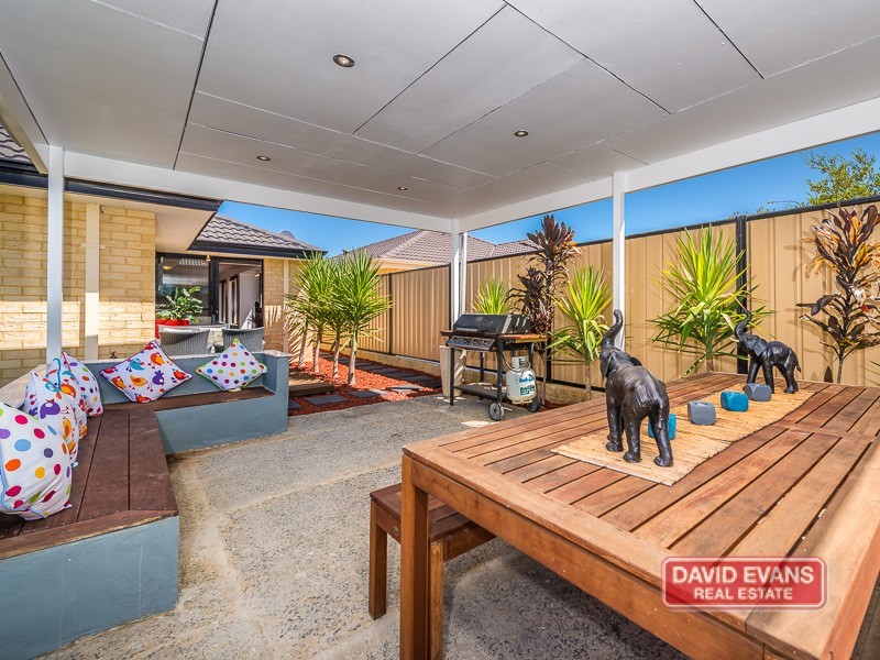 34 Lauderdale Ramble, Carramar WA 6031