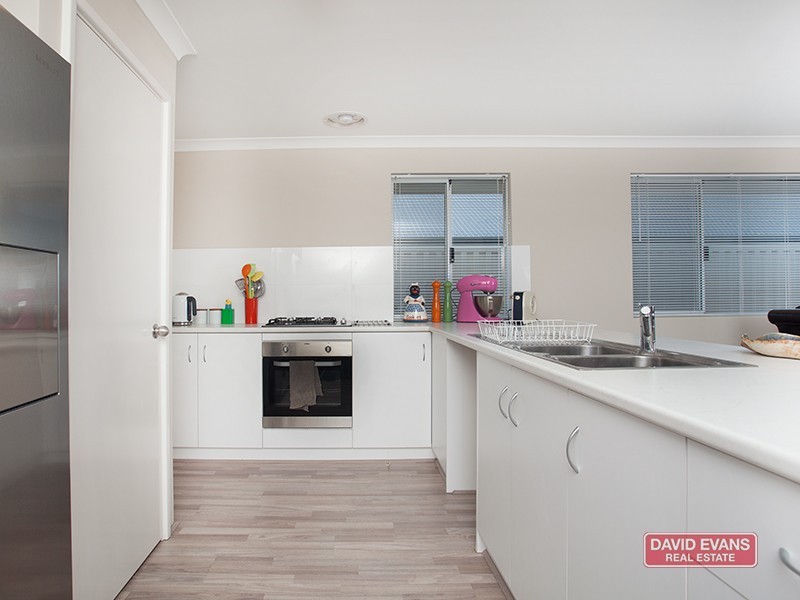 5 Damperia Green, Sinagra WA 6065