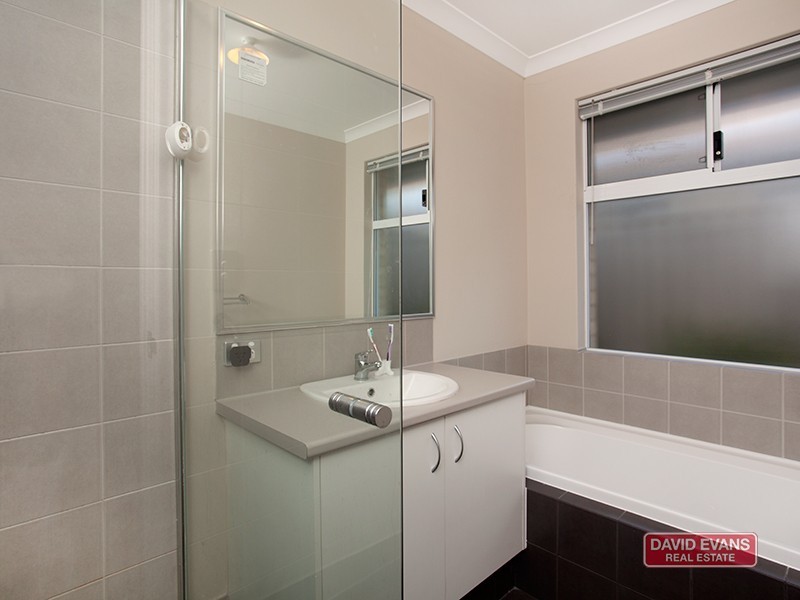 5 Damperia Green, Sinagra WA 6065