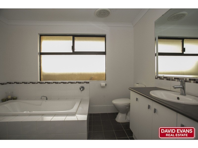 42 Wicklow Circle, Darch WA 6065