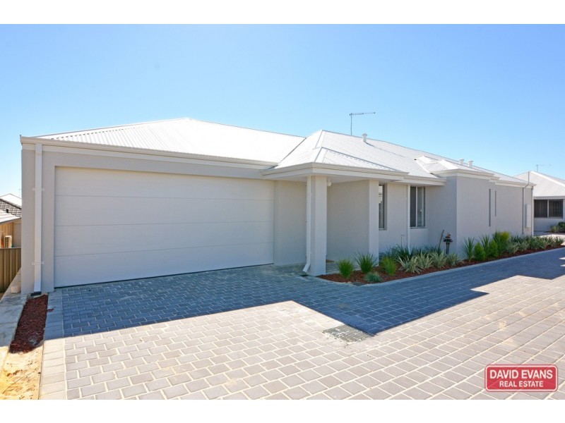 1/2 Redheart Road, Carramar WA 6031