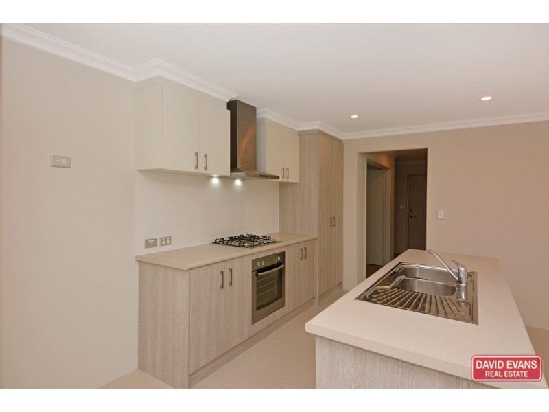 1/2 Redheart Road, Carramar WA 6031