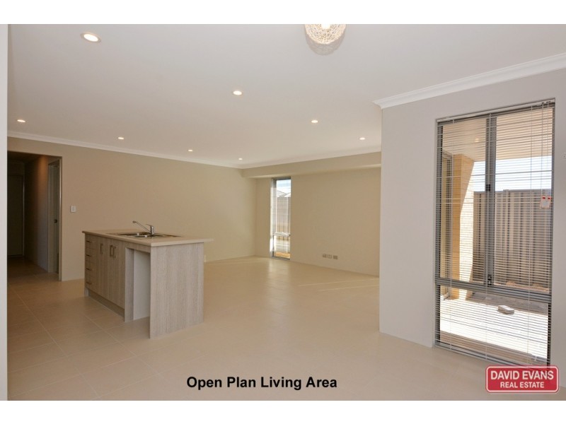 1/2 Redheart Road, Carramar WA 6031