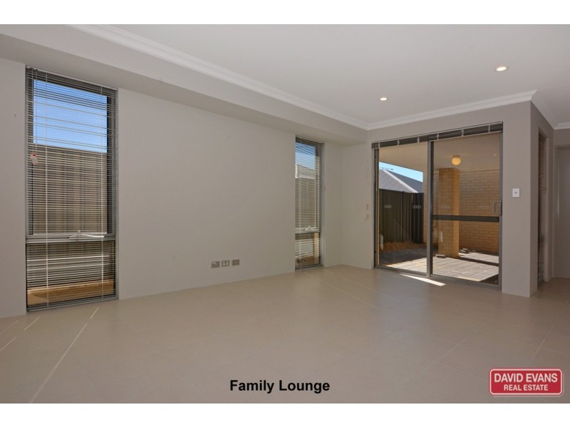 1/2 Redheart Road, Carramar WA 6031