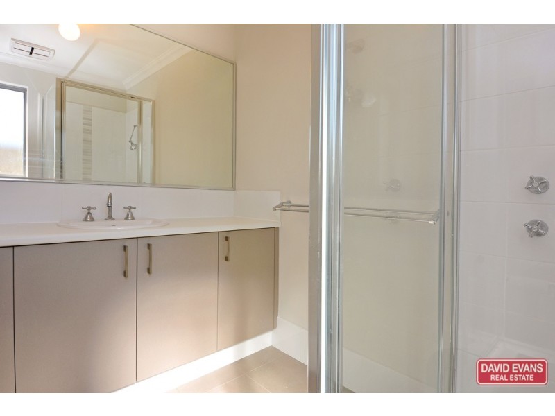 1/2 Redheart Road, Carramar WA 6031