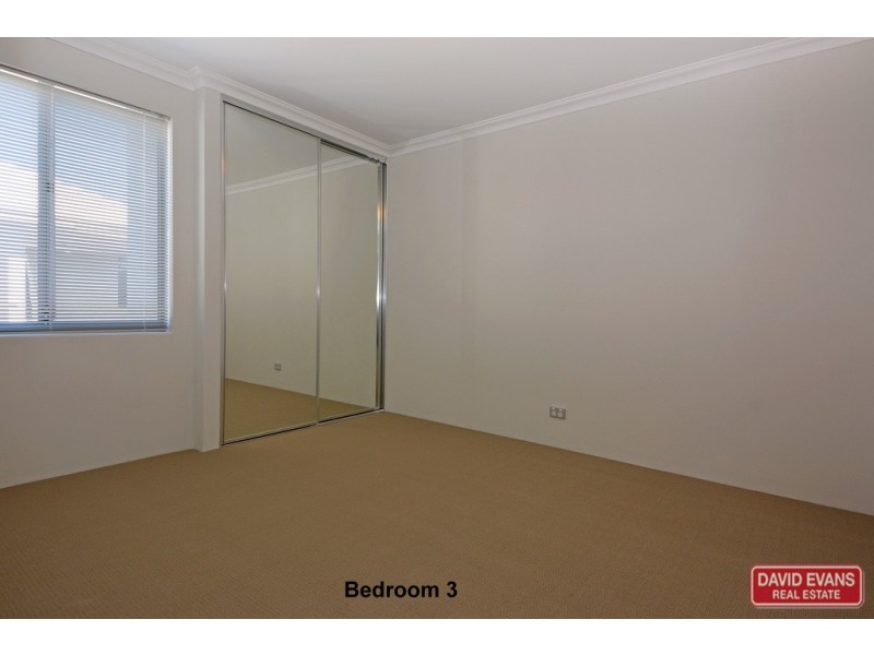 1/2 Redheart Road, Carramar WA 6031