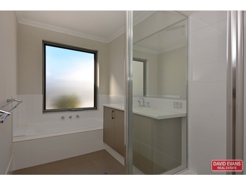 1/2 Redheart Road, Carramar WA 6031