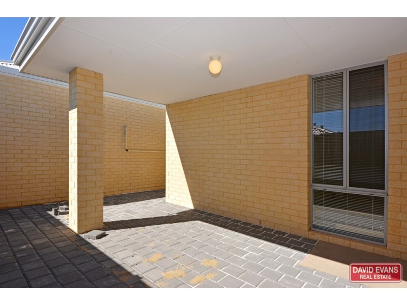1/2 Redheart Road, Carramar WA 6031