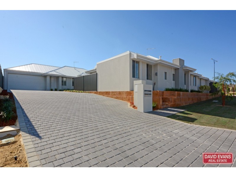 1/2 Redheart Road, Carramar WA 6031