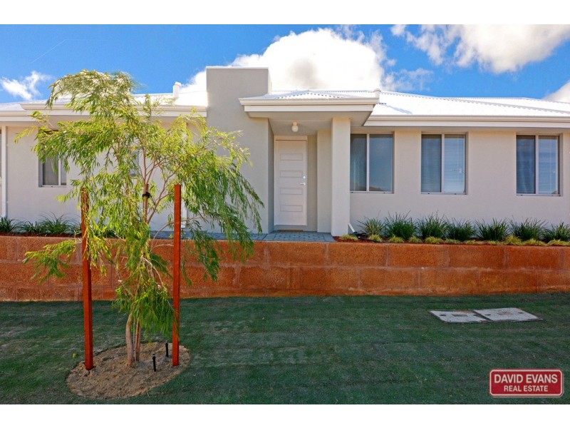 4/2 Redheart Road, Carramar WA 6031