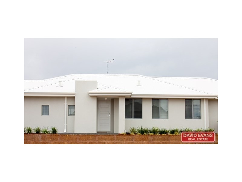 4/2 Redheart Road, Carramar WA 6031