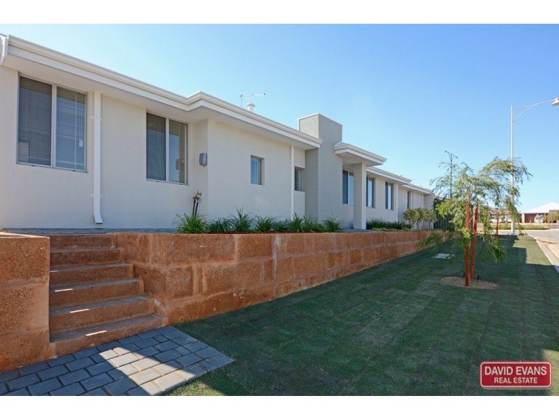 4/2 Redheart Road, Carramar WA 6031