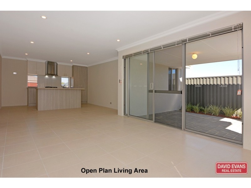 4/2 Redheart Road, Carramar WA 6031