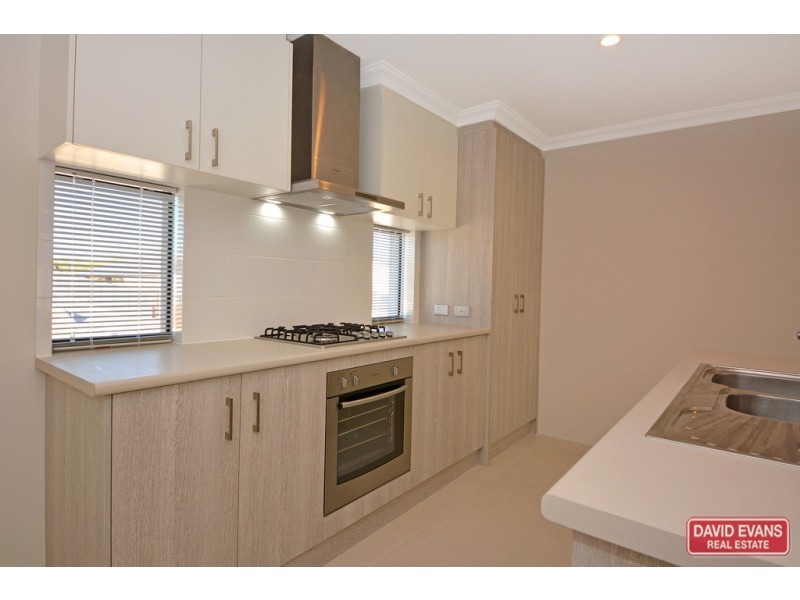 4/2 Redheart Road, Carramar WA 6031