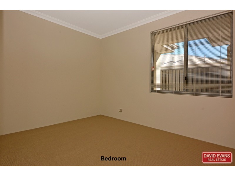 4/2 Redheart Road, Carramar WA 6031