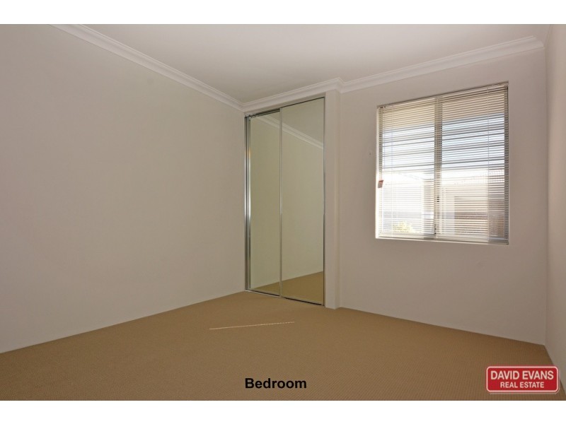 4/2 Redheart Road, Carramar WA 6031