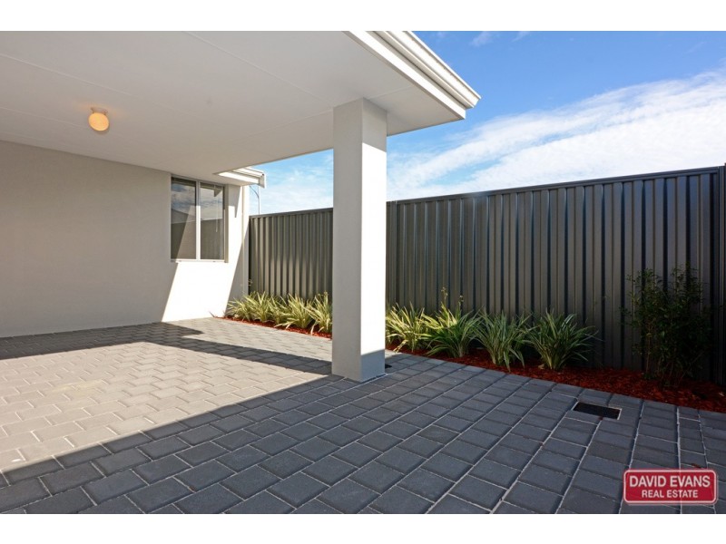 4/2 Redheart Road, Carramar WA 6031