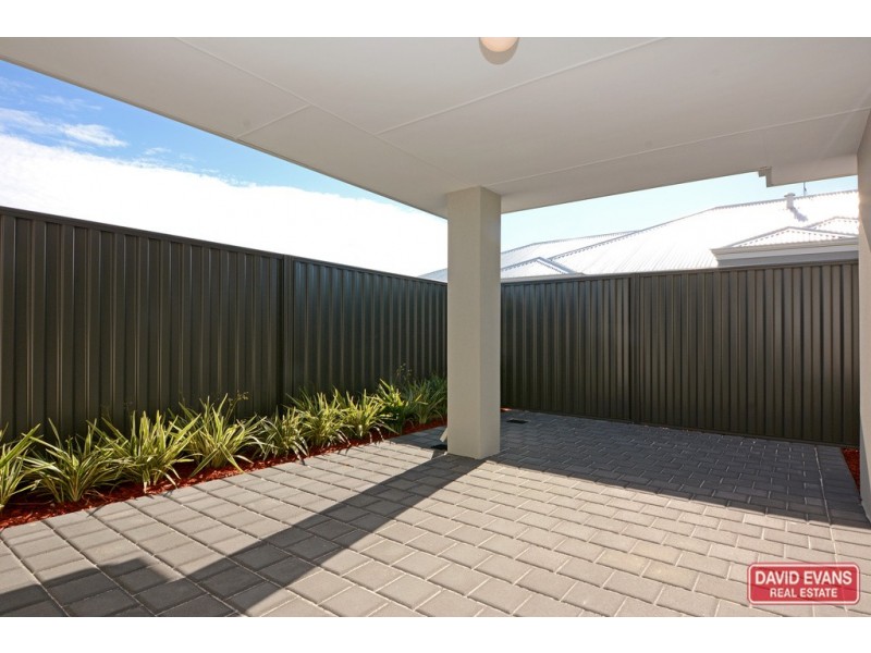 4/2 Redheart Road, Carramar WA 6031