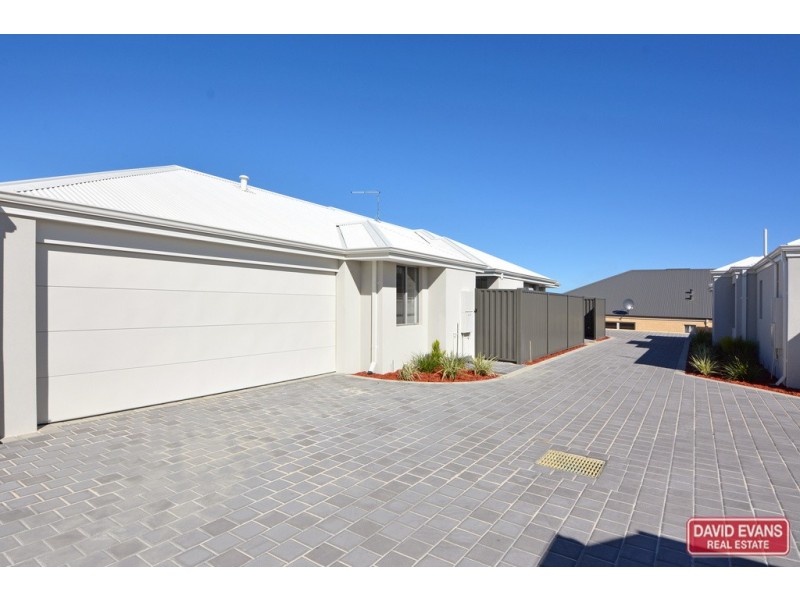 4/2 Redheart Road, Carramar WA 6031