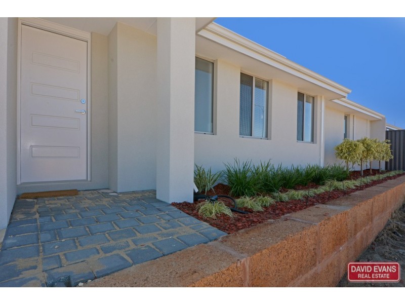 4/2 Redheart Road, Carramar WA 6031