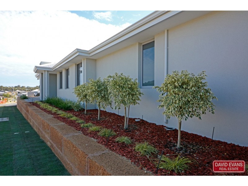 4/2 Redheart Road, Carramar WA 6031