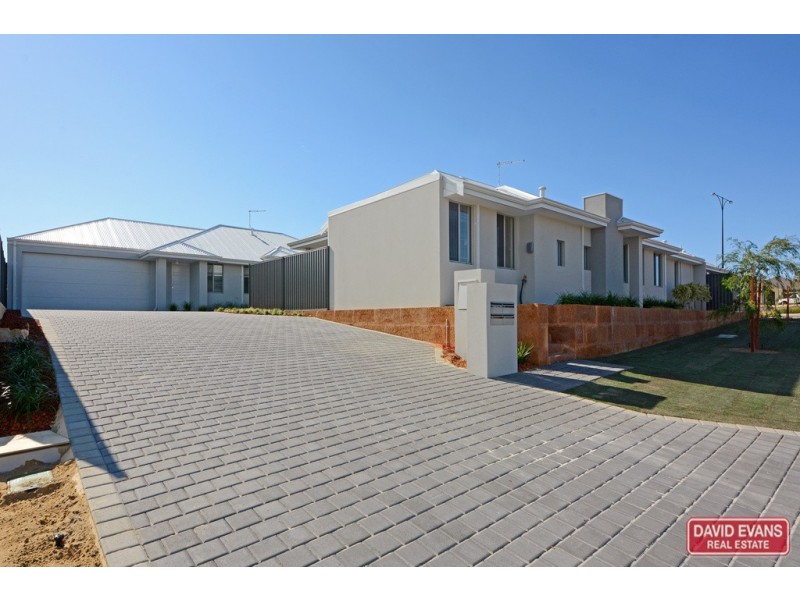 4/2 Redheart Road, Carramar WA 6031