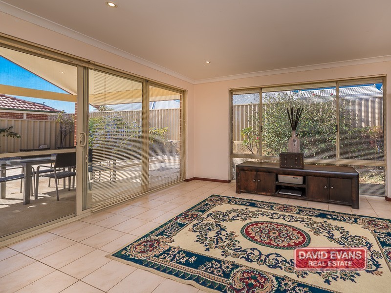 5 Ammanford Crescent, Butler WA 6036