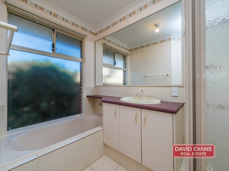 5 Ammanford Crescent, Butler WA 6036