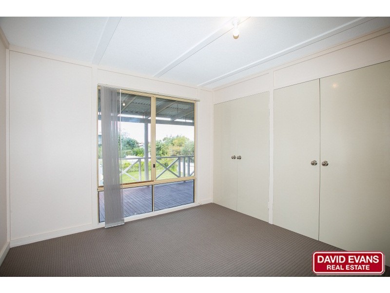 7 Robertson Road, Ledge Point WA 6043