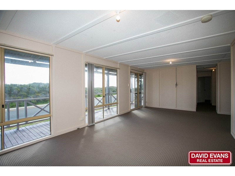 7 Robertson Road, Ledge Point WA 6043