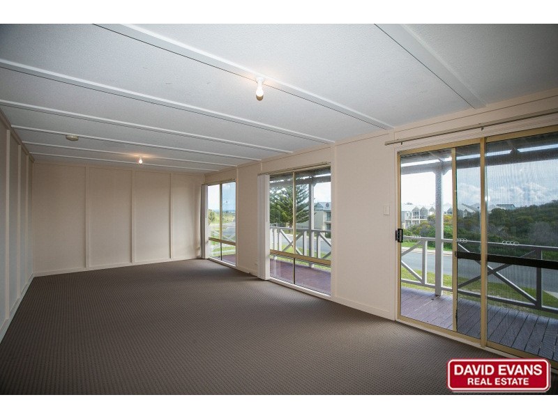 7 Robertson Road, Ledge Point WA 6043