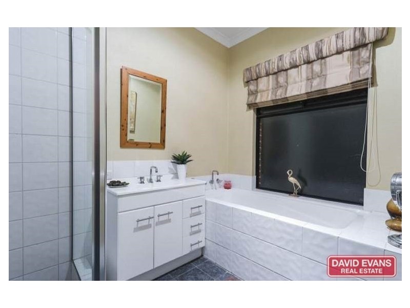 35 Fairway Court, Woodridge WA 6041