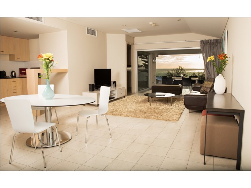 8/10 Oceanside Promenade, Mullaloo WA 6027