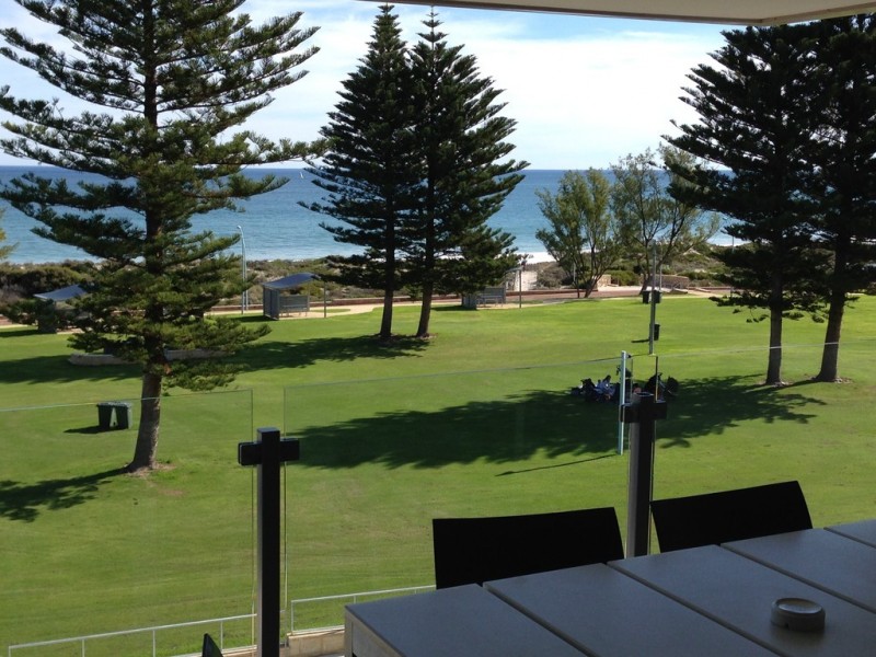 9/10 Oceanside Promenade, Mullaloo WA 6027