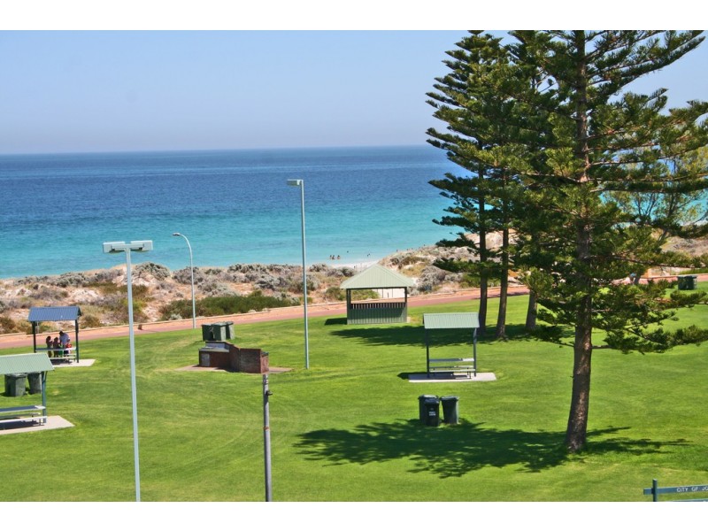 1/10 Oceanside Promenade, Mullaloo WA 6027
