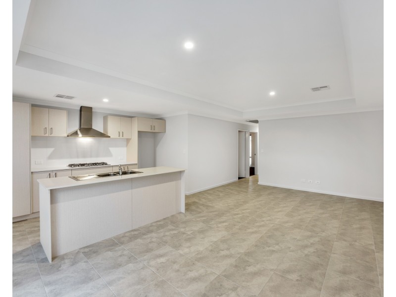 48 Hinckley Parkway, Hocking WA 6065