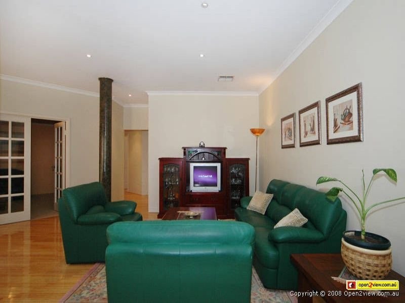 33 Kings Way, Madeley WA 6065