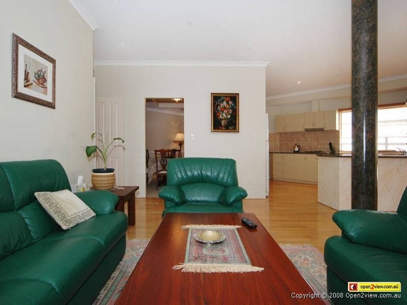 33 Kings Way, Madeley WA 6065