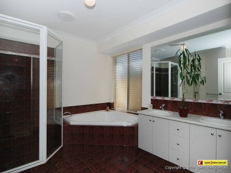 33 Kings Way, Madeley WA 6065