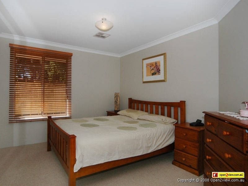 33 Kings Way, Madeley WA 6065