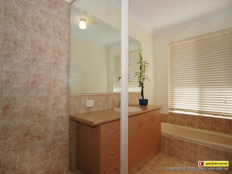 33 Kings Way, Madeley WA 6065