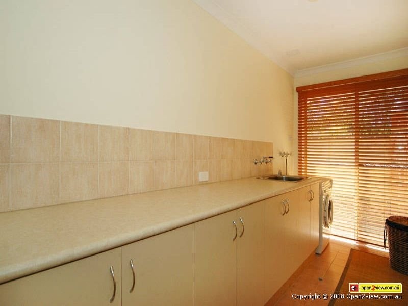 33 Kings Way, Madeley WA 6065